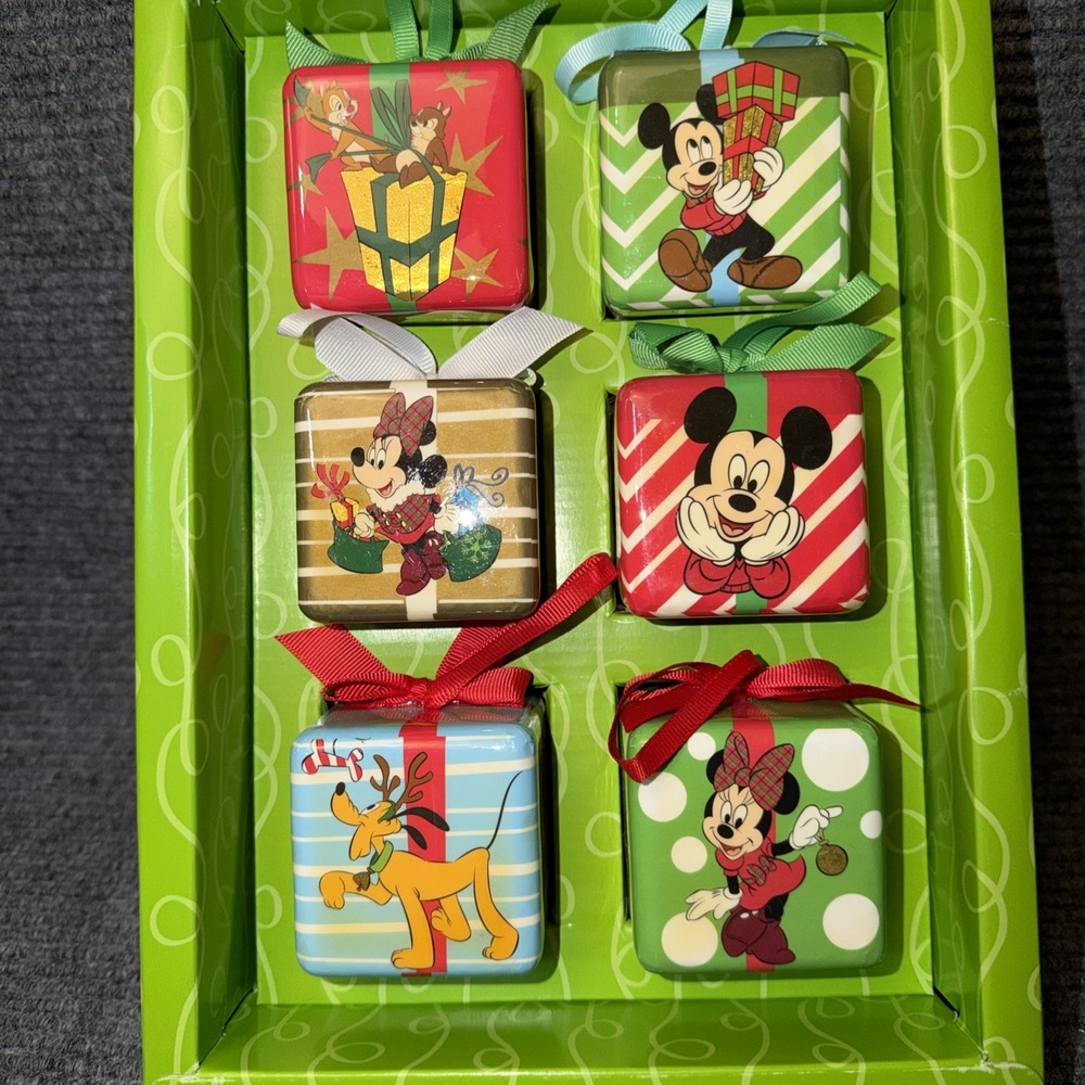 Disney Store Mickey Mouse & Friends 6 Cube Gift Box Ornament Set RARE